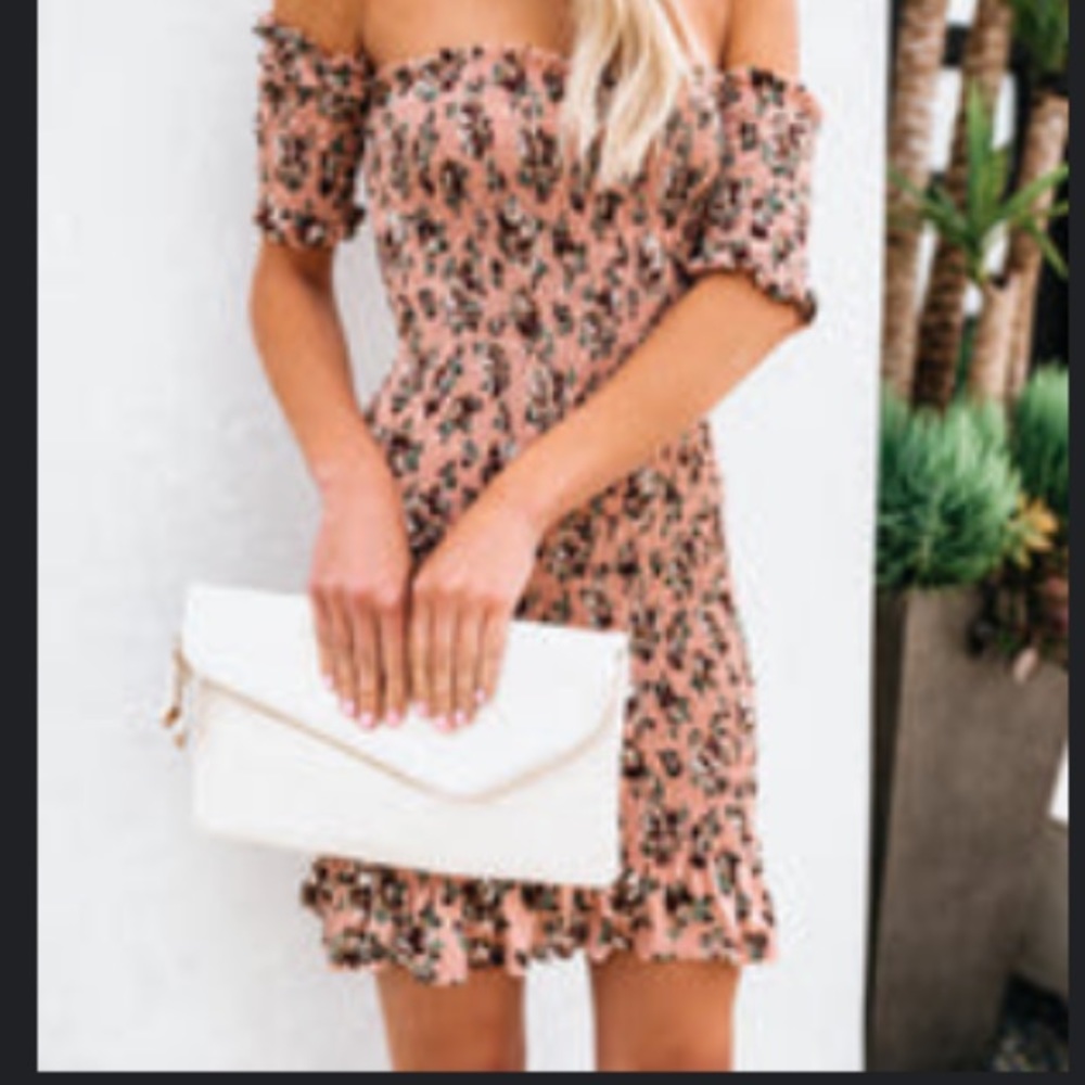 Vici- (L) Auburn Floral Smocked Off the Shoulder Dress- Large. Light pink.
